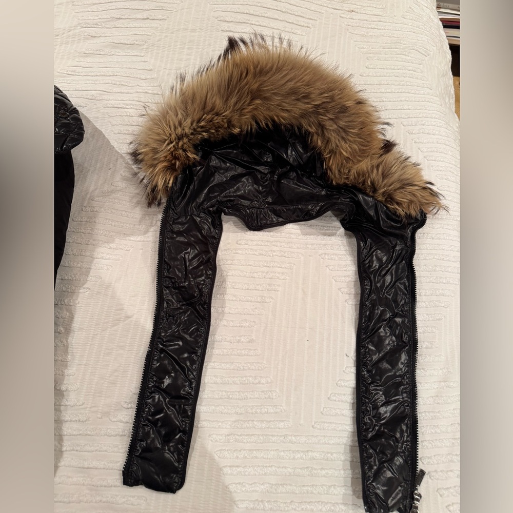 Moncler winter coat with detachable fur-trimmed hood. - Picture 5 of 15